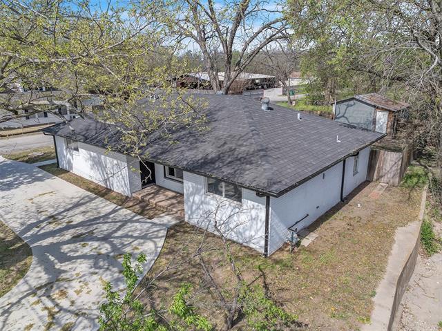 600 N Mill St in Bowie, TX - Building Photo