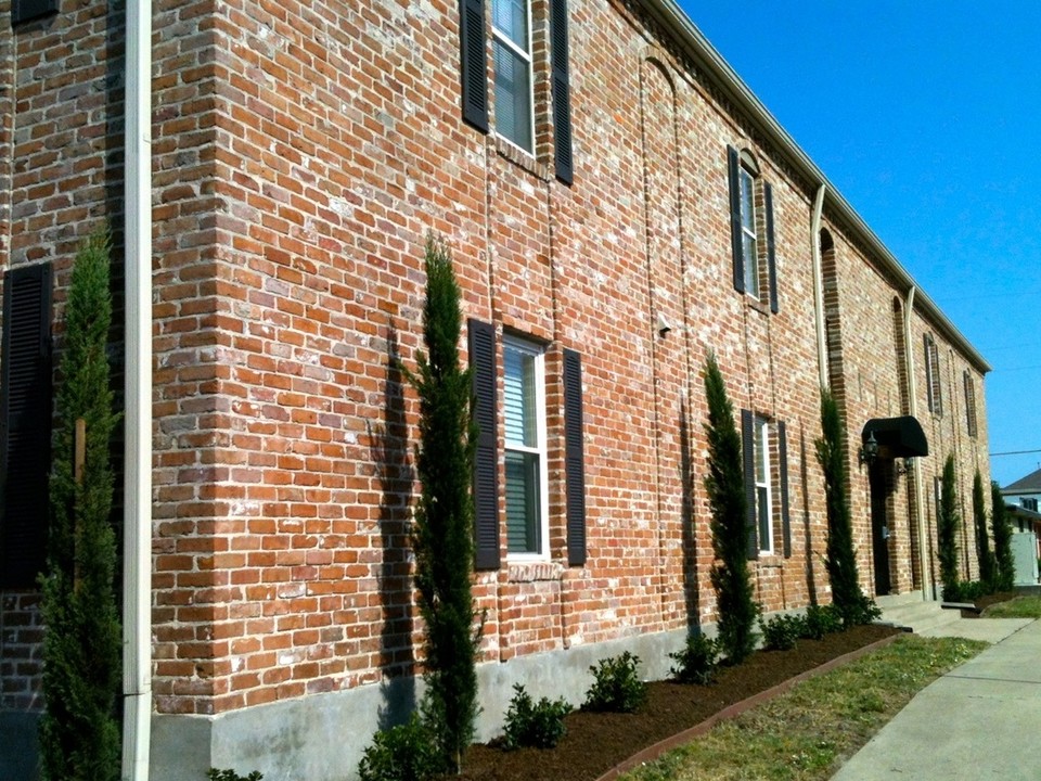 Granada Apartments in Galveston, TX - Building Photo