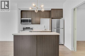575 Conklin Rd in Brantford, ON - Building Photo - Building Photo