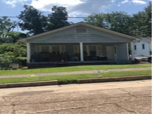 property at 819 E 4th St