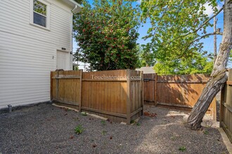 814 E 4th St in Newberg, OR - Building Photo - Building Photo