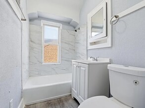 1902 W Nash St in Milwaukee, WI - Foto de edificio - Building Photo