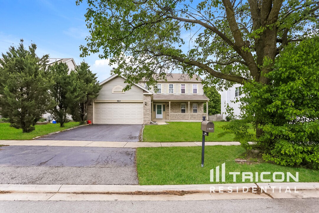 1864 Lake Shore Dr in Romeoville, IL - Building Photo
