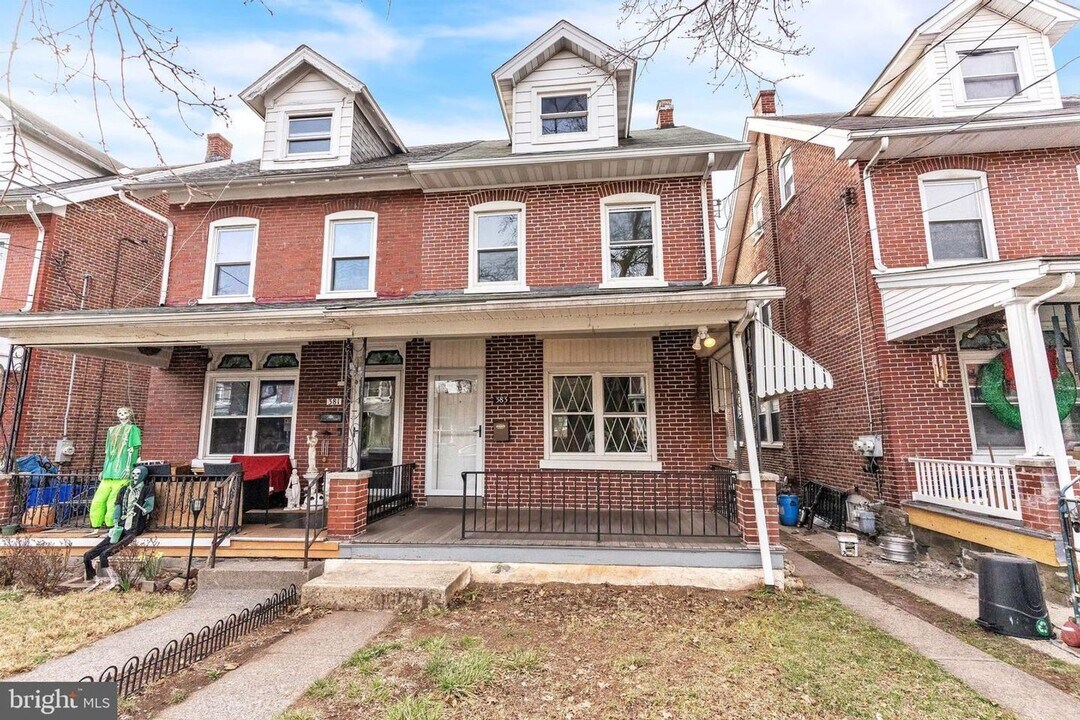 383 Spruce St in Pottstown, PA - Building Photo