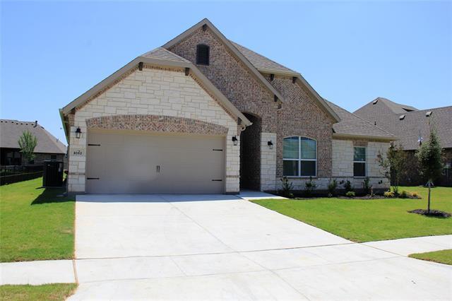 1082 Mickelson Dr in Granbury, TX - Building Photo