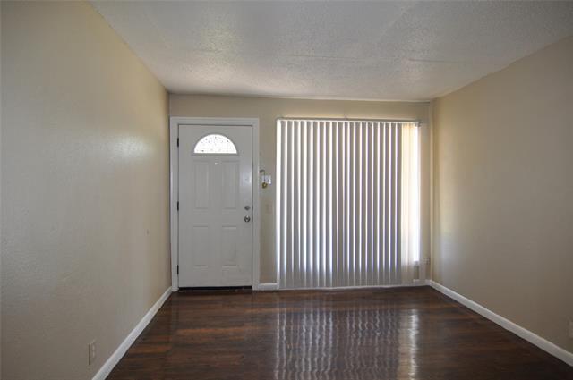 1319 Barbara St in Mesquite, TX - Foto de edificio - Building Photo