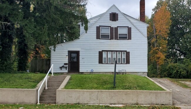 property at 803 N Gettysburg Ave