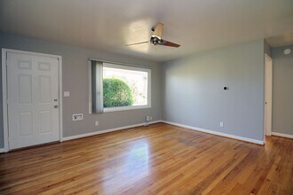820 NE Sumner St in Portland, OR - Building Photo - Building Photo