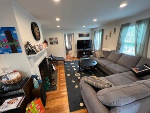 196 Gibbs St, Unit 196 in Newton, MA - Building Photo - Building Photo