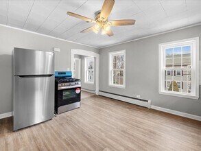 88 Pleasant St in Lincoln, RI - Building Photo - Building Photo