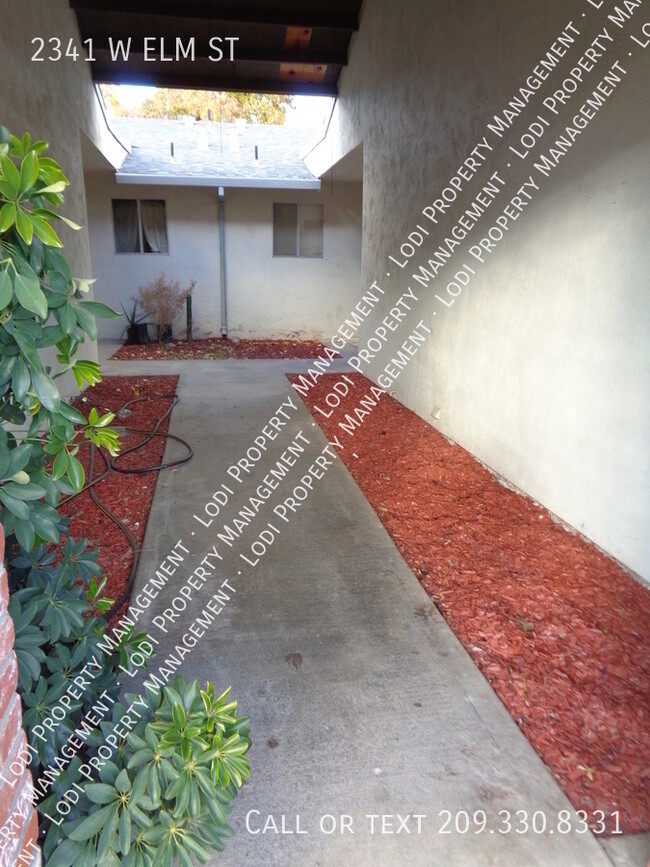 2341 W Elm St in Lodi, CA - Building Photo - Building Photo