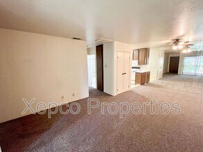 751 N Los Felices Rd in Palm Springs, CA - Building Photo - Building Photo