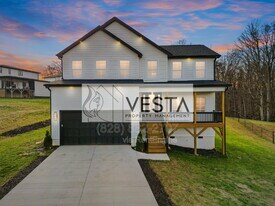 86 Scott Mdws Dr in Asheville, NC - Building Photo