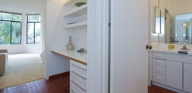 22 Vandewater in San Francisco, CA - Building Photo - Interior Photo