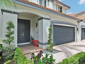 2132 Quail Roost Dr in Weston, FL - Building Photo - Building Photo