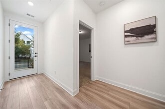 104 Pearl St in Woodstock, GA - Foto de edificio - Building Photo