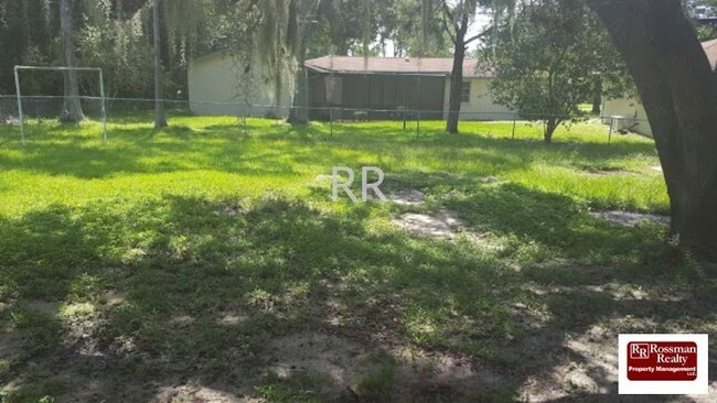 2163 Dominica Ave in Ft. Myers, FL - Building Photo - Building Photo