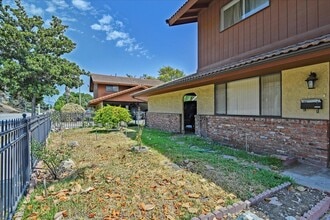 2390 Corson St in Pasadena, CA - Building Photo - Building Photo