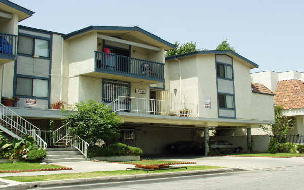 12909 Cordary Ave in Hawthorne, CA - Foto de edificio - Building Photo