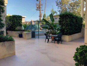 10790 Rose Ave in Los Angeles, CA - Building Photo - Building Photo