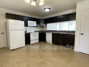 11120 La Fortuna Way in Roanoke, IN - Foto de edificio - Building Photo