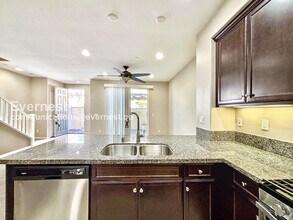 44064 Calle Luz in Temecula, CA - Foto de edificio - Building Photo