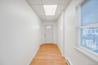 39 Chapman Pl in Bay Shore, NY - Building Photo - Building Photo