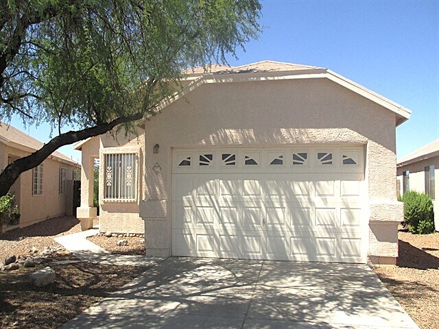 5992 S Nantac Rim Dr in Tucson, AZ - Building Photo