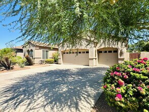 2720 E Hazeltine Way in Chandler, AZ - Building Photo - Building Photo