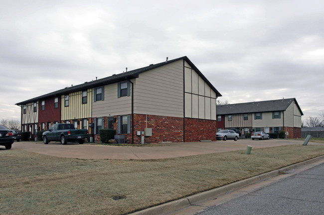 Walnut Place Townhomes in Oklahoma City, OK - Building Photo - Building Photo