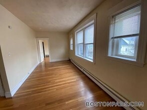 44 Estes St, Unit 8 in Lynn, MA - Foto de edificio - Building Photo
