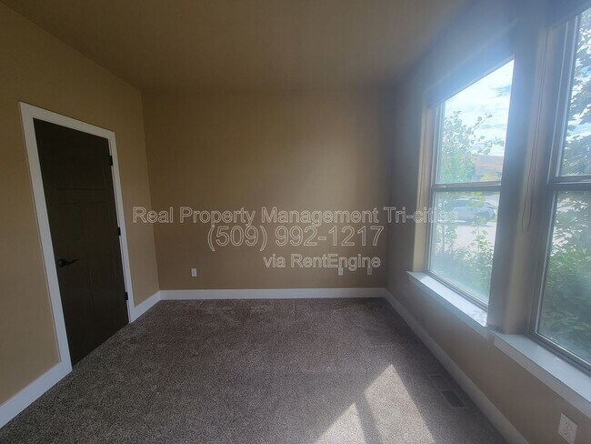 3684 Nottingham Dr in Richland, WA - Building Photo - Building Photo