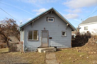 329 McKinley St in Klamath Falls, OR - Building Photo