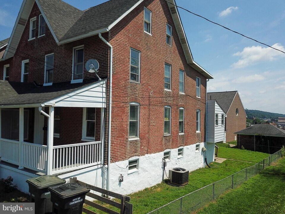 111 Hope Ave in Coatesville, PA - Building Photo