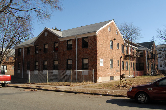 300-306 N Oraton Pky in East Orange, NJ - Building Photo - Building Photo