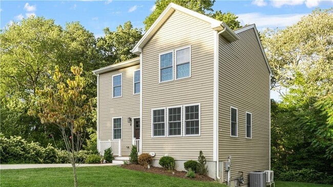8 Seabreeze Terrace in Warwick, RI - Building Photo - Building Photo