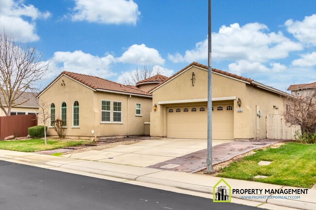 6705 Salvaterra Cir in Elk Grove, CA - Building Photo - Building Photo
