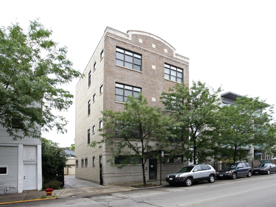 2630 W Armitage Ave in Chicago, IL - Building Photo