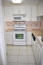 3527 NE 168th St in North Miami Beach, FL - Building Photo - Building Photo