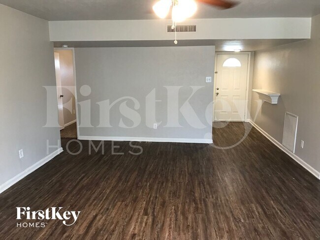 2918 Rayswood Dr in Carrollton, TX - Foto de edificio - Building Photo