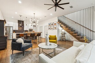 10630 Greengarden Rd in Dallas, TX - Building Photo - Building Photo