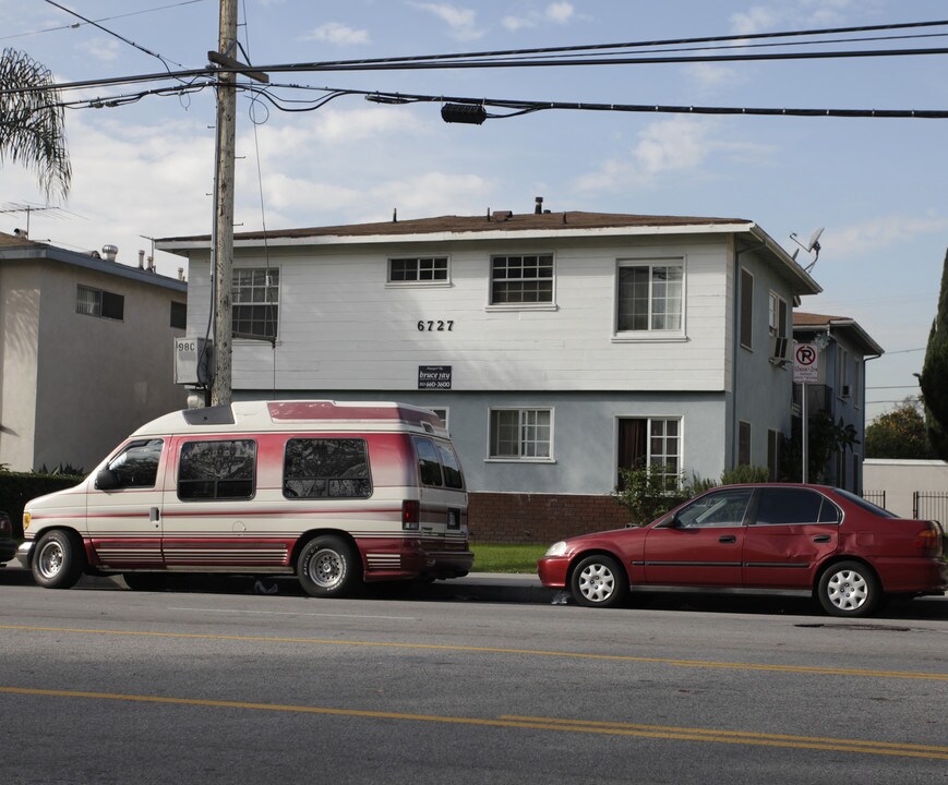 6727 Whitsett Ave in North Hollywood, CA - Building Photo