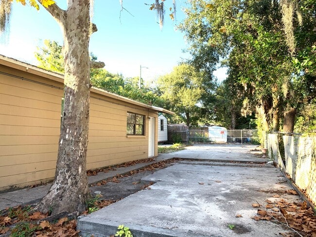 1804 E Sitka St in Tampa, FL - Building Photo - Building Photo