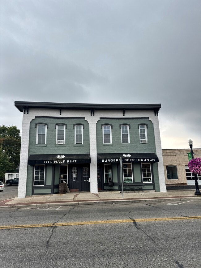 211 E 5th St, Unit Left Upper in Marysville, OH - Building Photo - Building Photo