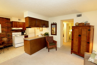 The Country Acres Apartment Community in Louisville, KY - Foto de edificio - Interior Photo