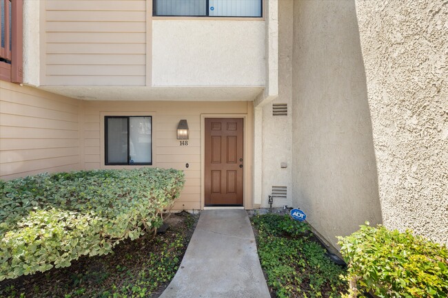 5720 Owensmouth Ave, Unit 148 in Woodland Hills, CA - Building Photo - Building Photo