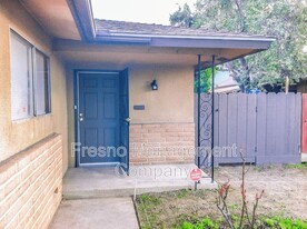 4864 E University Ave in Fresno, CA - Building Photo - Building Photo