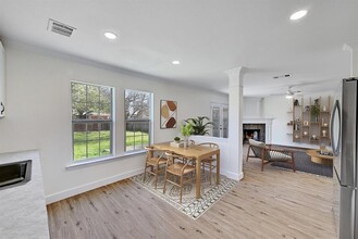 7413 Marble Ridge Dr in Austin, TX - Foto de edificio - Building Photo