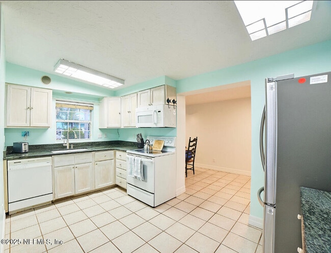 819 4th St N in Jacksonville Beach, FL - Building Photo - Building Photo