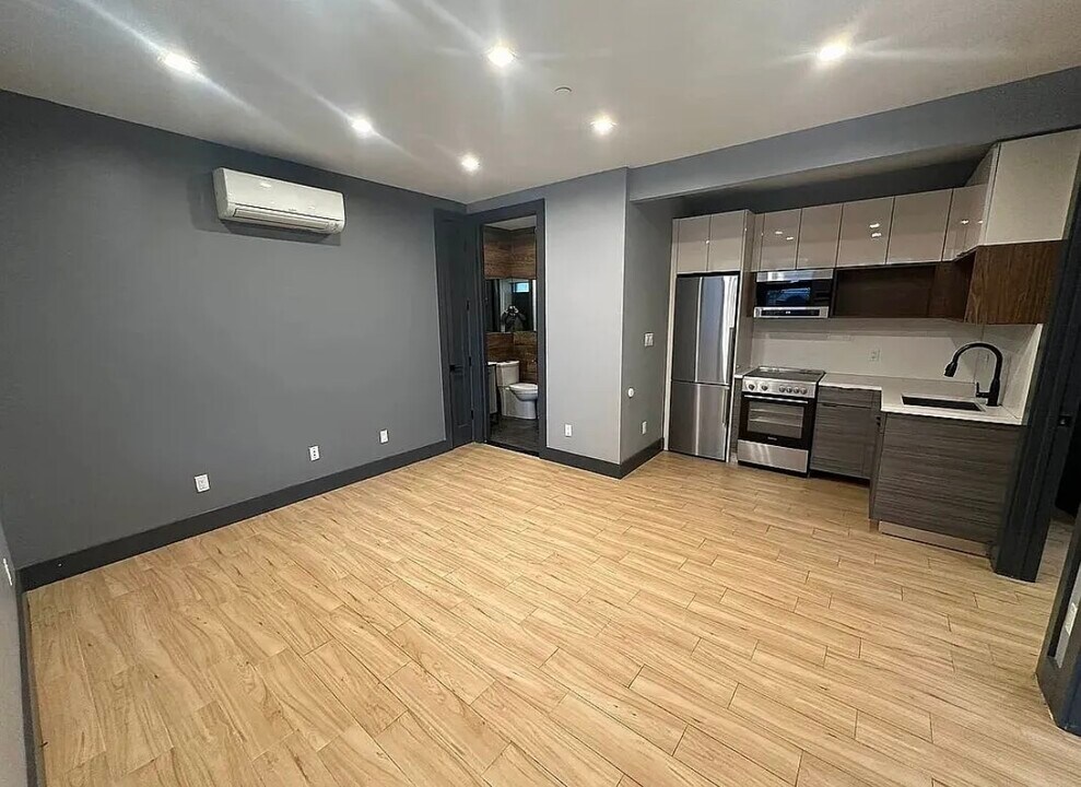 78 Rockaway Ave, Unit 1C in Brooklyn, NY - Building Photo